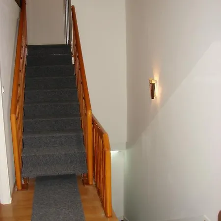 Kona Apartment *